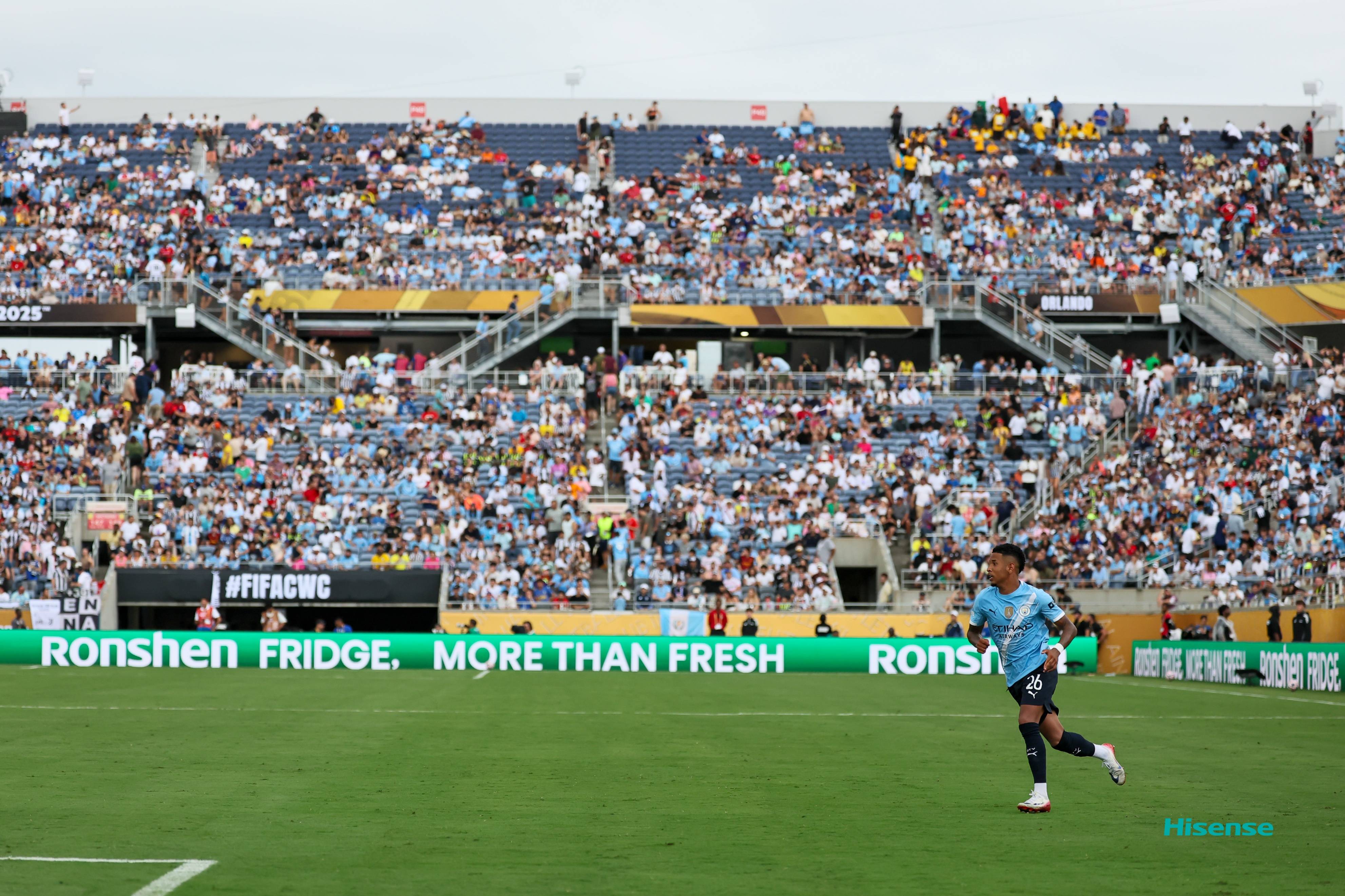 关于西亚卡姆迎来三赛季出色发挥，皇家马德里观众热烈欢呼！赛场气氛高涨的信息